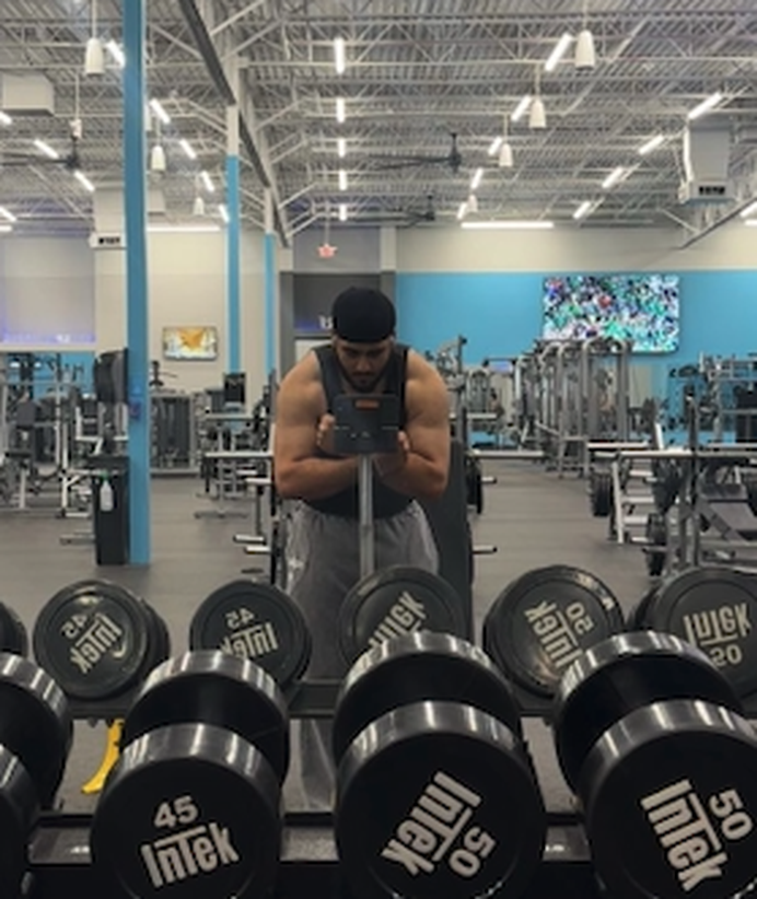Gym mirror selfie